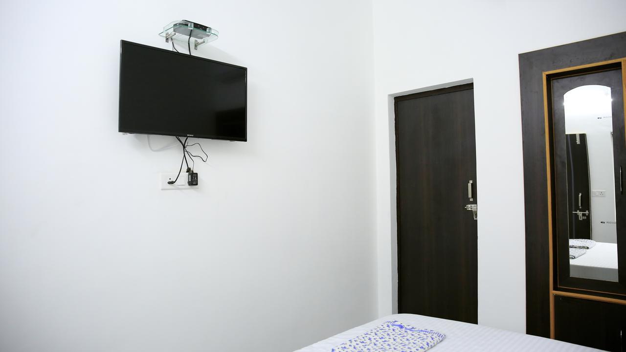 Sanidhya Inn Rishīkesh Exteriör bild